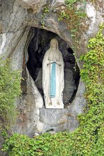 France-002009_-_Our_Lady_of_Lourdes_(15774765182).jpg