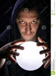 stregone-con-la-sfera-magica-7782552[1].jpg