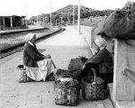 aspettando il treno.jpg