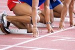 3668412-immagine-di-un-atleta-a-100-metri-di-riscaldamento-fino-al-blocco-di-partenza[1].jpg