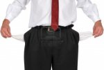 3042549-imprenditore-nel-vuoto-pantaloni-e-una-camicia-bianca-vuota-tasche-tirando-fuori-per-mos.jpg