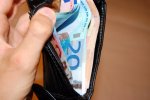 wallet-with-euros1005[1].jpg