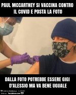 8037996874-paul-mccartney-si-vaccina-contro-il-covid-e-posta-la-foto-dalla-foto-potrebbe-esser...jpg