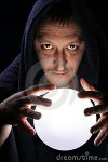 stregone-con-la-sfera-magica-7782552[1].jpg