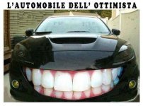 2025-auto-disegnato-sorriso-cofano.jpg