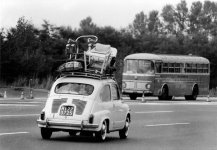 autostrada-dei-fiori-la-600-con-il-tipico-portapacchi-stracarico-porta-gli-italiani-in-riviera.jpg