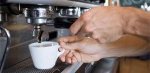 Barista che fa caffÃ¨.jpg