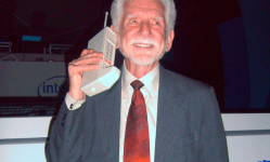 martin-cooper-prima-telefonata-780x470.png